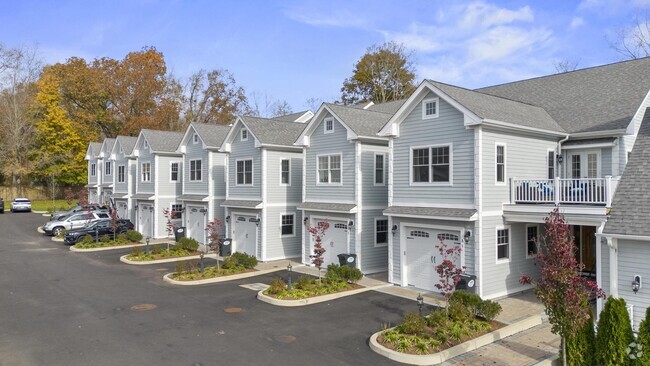 Building Photo - The Landing at Guilford