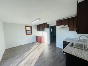 Building Photo - 250 Douglas Ave E