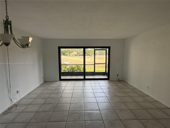 Building Photo - 9001 Jacaranda Ln