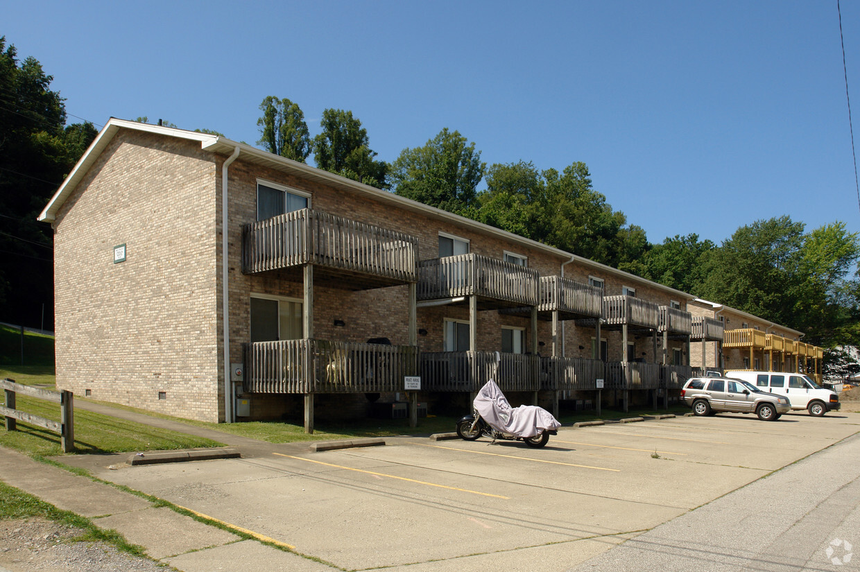 Building Photo - 4500 Kanawha Tpke