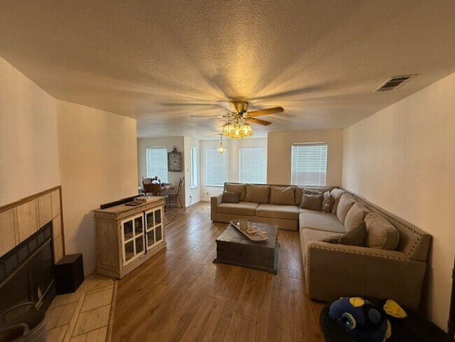 Foto del edificio - Resort-Style Living at Poker Flats gated community – 4 BR / 3 BA Multi-Level Home