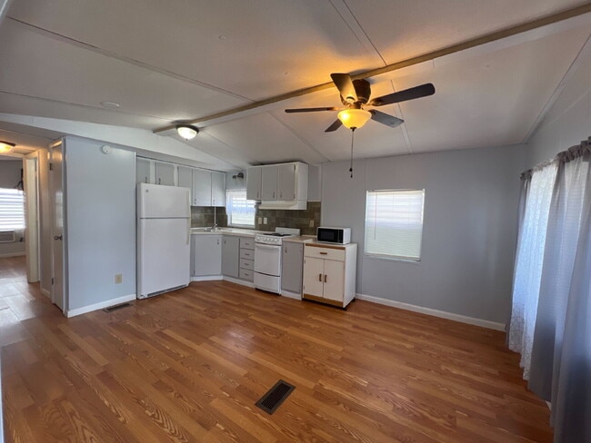 Building Photo - 59 Fairview Dr S
