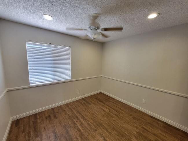 Building Photo - 861 W Legion Rd