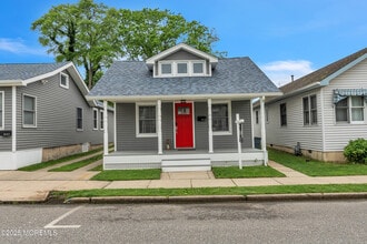 Building Photo - 1822 Parkway