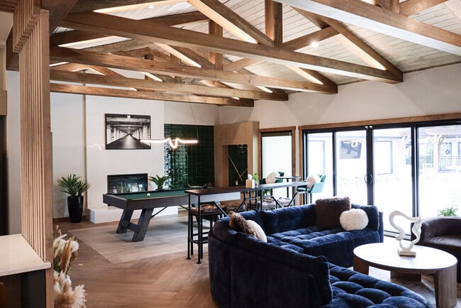 Building Photo - Savannah Ridge