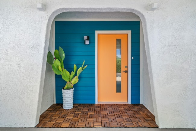 Foto del edificio - 2627 N Cerritos Rd