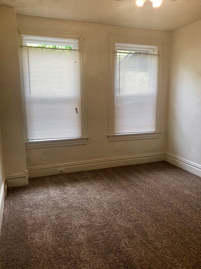 Foto del edificio - 674 Middle Ave