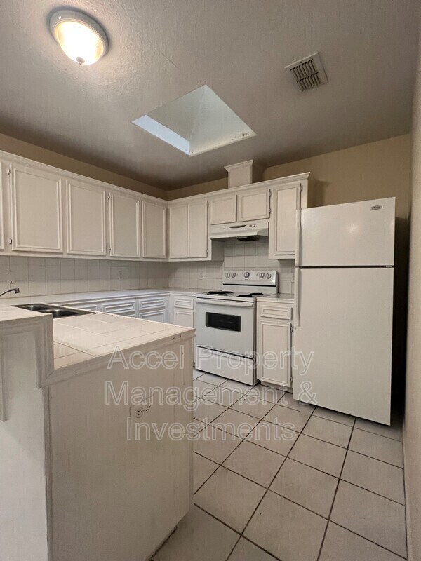 Building Photo - 2401 Kimberly Ln