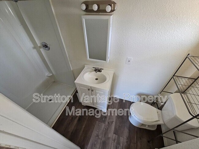 Building Photo - 231 E Central Ave