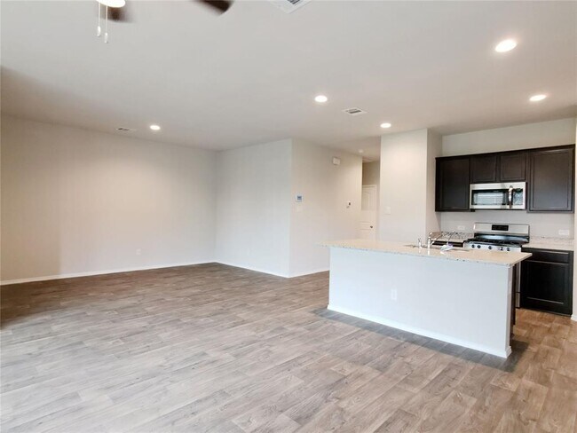 Foto del edificio - 4103 Peek Rd