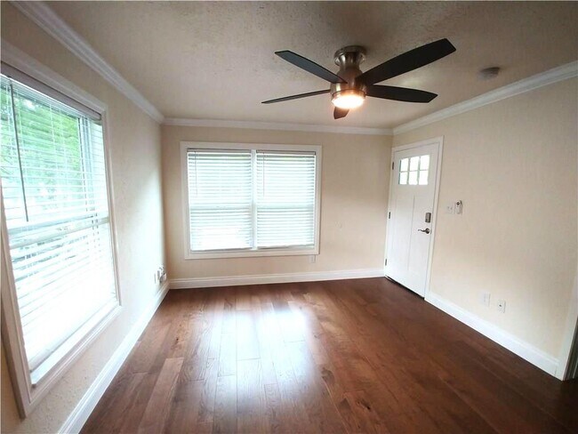 Foto del edificio - 1705 Singleton Ave