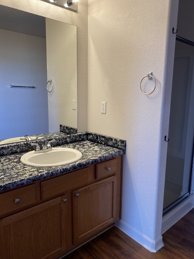 Building Photo - 2 Bedroom - Monetrey