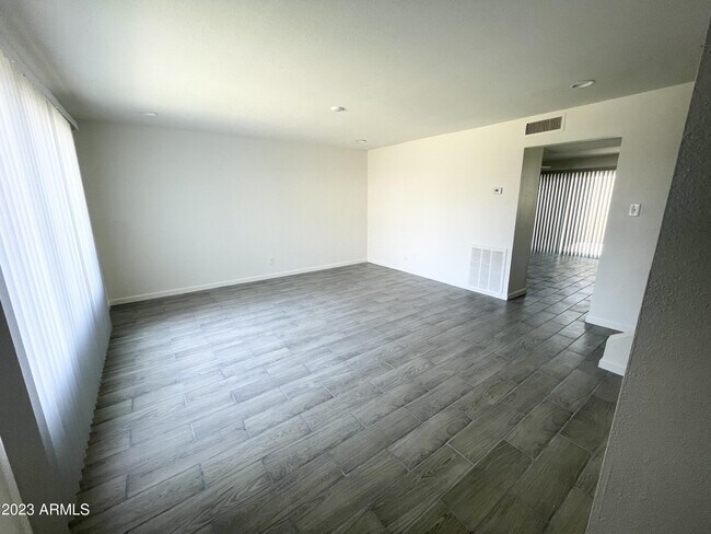 Building Photo - 4613 S Mill Ave