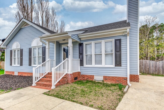 Building Photo - 2033 Battlewood Rd