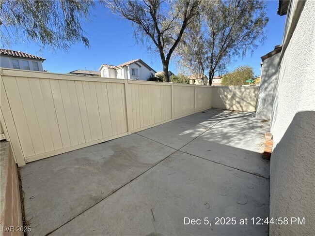 Foto del edificio - 75 Aldarra Canyon Ave