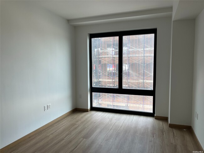 Building Photo - 131-11 Fowler Ave