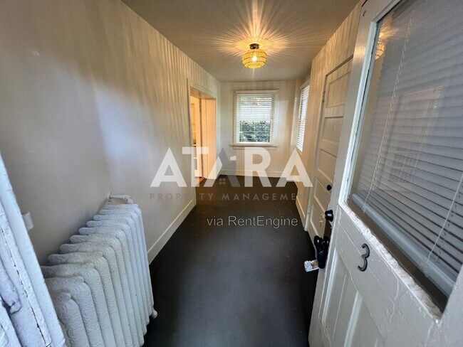 Foto del edificio - 465 E 6th Ave