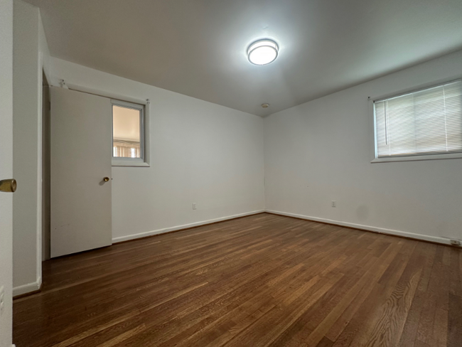 Foto del edificio - 1608 Jarvis Ave