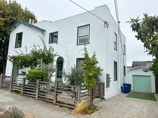 Building Photo - 1539-1541 E. 38th St