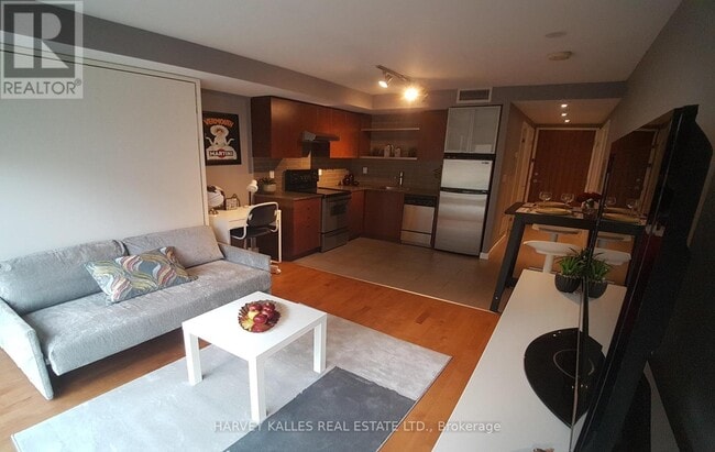 Building Photo - 33 Lombard St