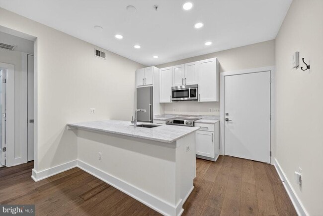 Building Photo - 1412 Chapin St NW