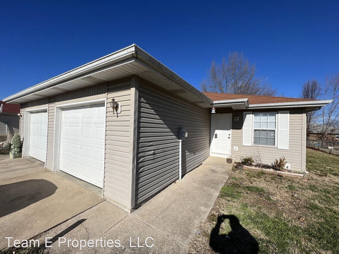 2 br, 1 bath House 215 Eagle Circle House Rental in Clever, MO
