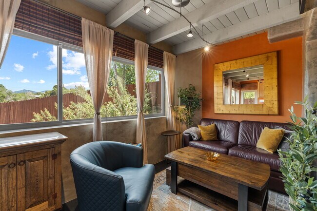 Foto del edificio - 2132 Ridgeview Cir