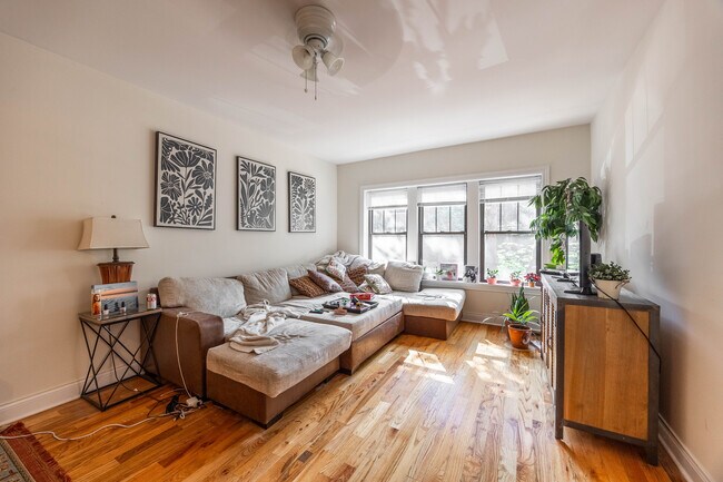 Foto del edificio - 626 W Cornelia Ave