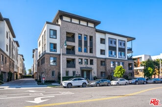 Building Photo - 5837 Village Dr