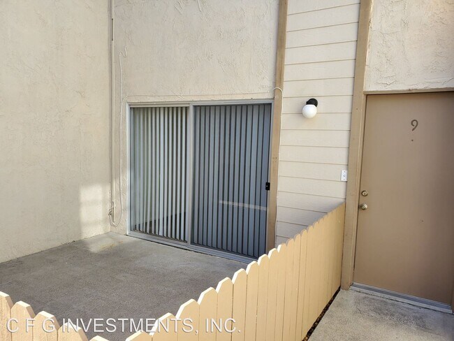 Building Photo - 224 Avocado St