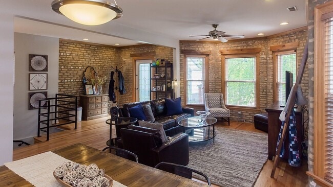 entryway and living room - 3436 N Ridgeway Ave