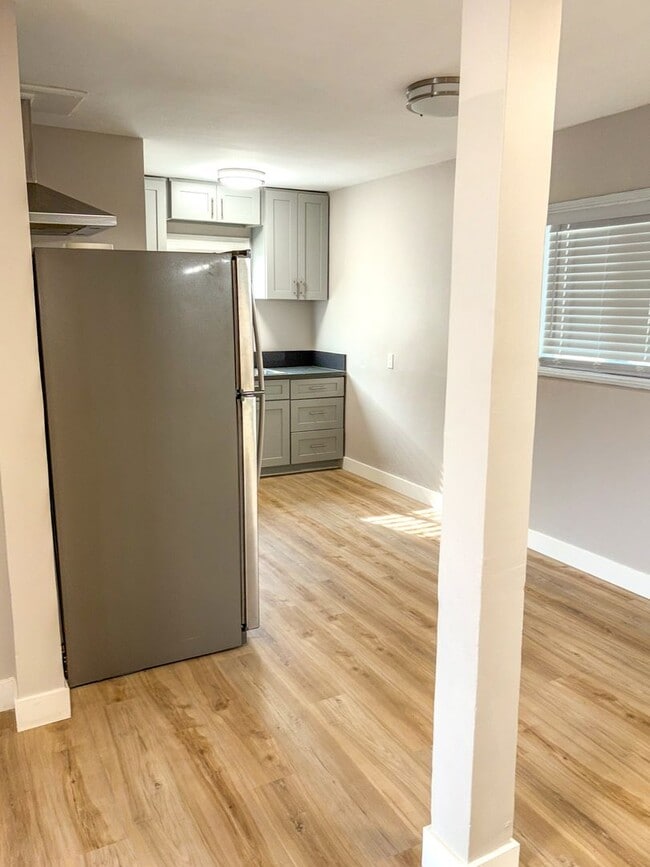 Interior Photo - 527 Hyde Park Blvd