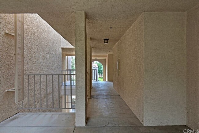 Building Photo - 1035 La Terraza Cir