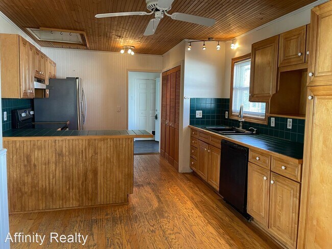 Building Photo - 4 br, 1 bath House - 2805 Comanche Drive