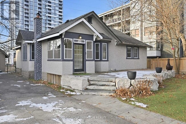 Photo du bâtiment - 480 Nelson Ave