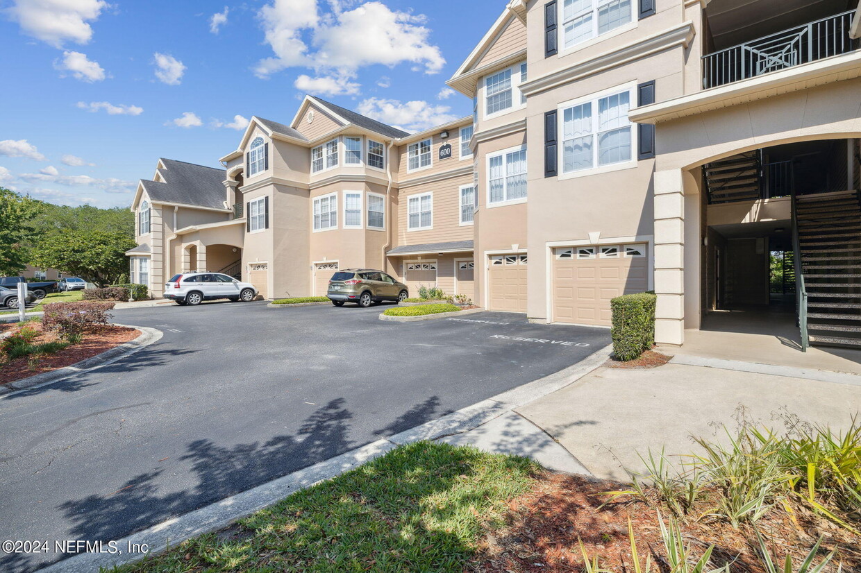 Foto principal - 13810 Sutton Park Dr N