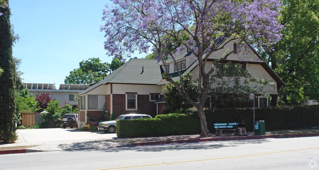 Primary Photo - 326 Los Robles Ave