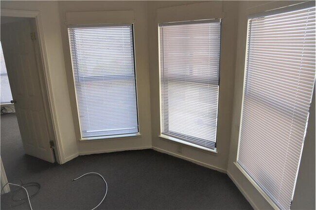 Building Photo - 1651 McKinnon Ave