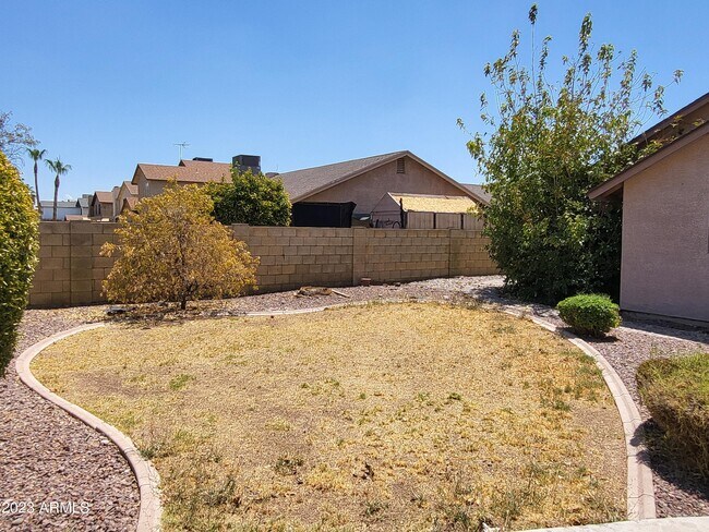 Foto del edificio - 7410 W Cholla St