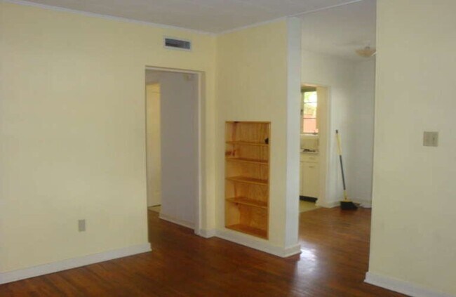 Building Photo - J01