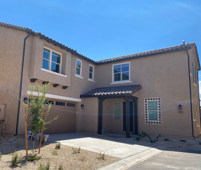 Foto principal - 9905 E Tiburon Ave