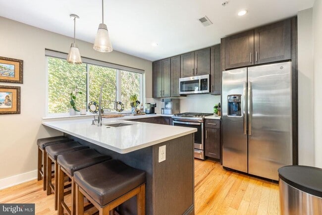 Foto del edificio - 1647 E Eyre St