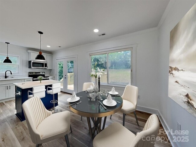 Building Photo - 2633 Brentwood Pl