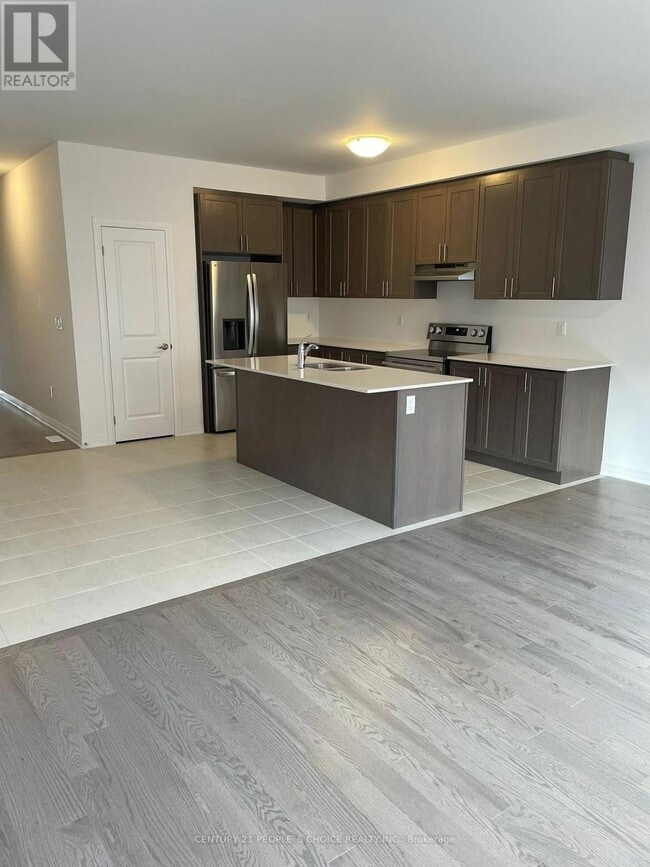 Building Photo - 913 Douro St