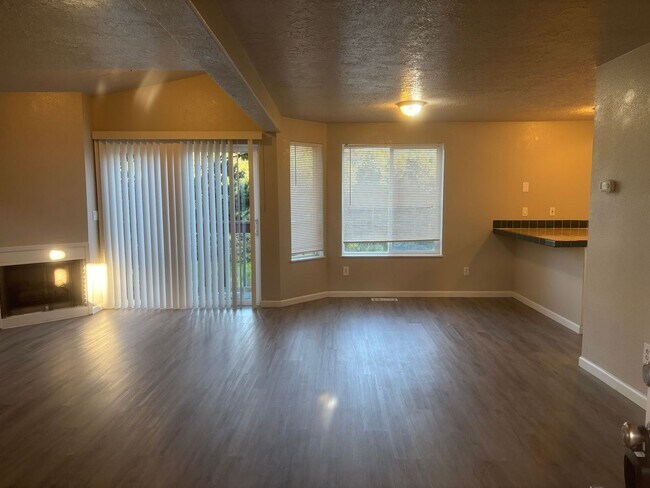 Foto del edificio - 3 Bedroom 3 Bath House *Move in special $1,000 off first months rent*