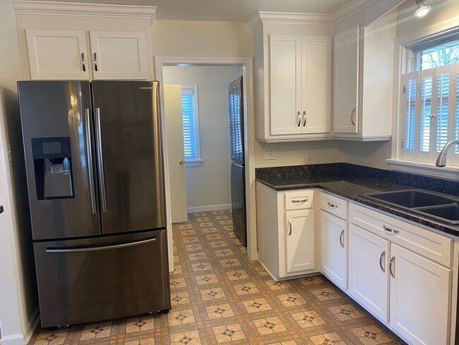 Foto del edificio - Updated brick ranch in Sandston VA
