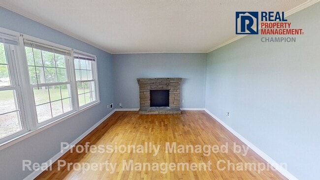Building Photo - All Brick Ranch in the Heart of Hampstead