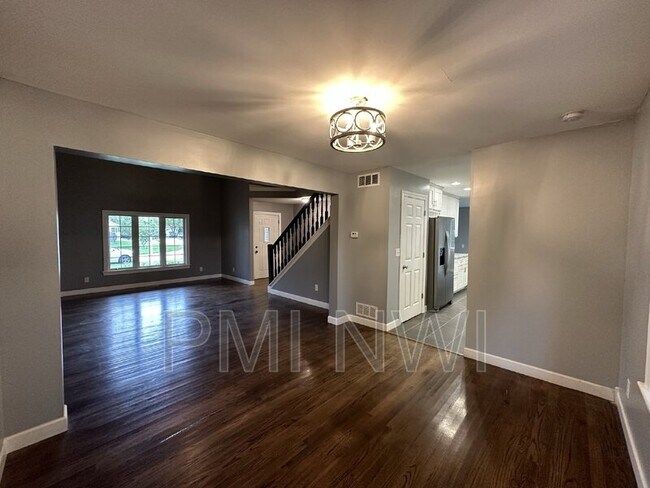 Building Photo - 305 Arbordale Dr