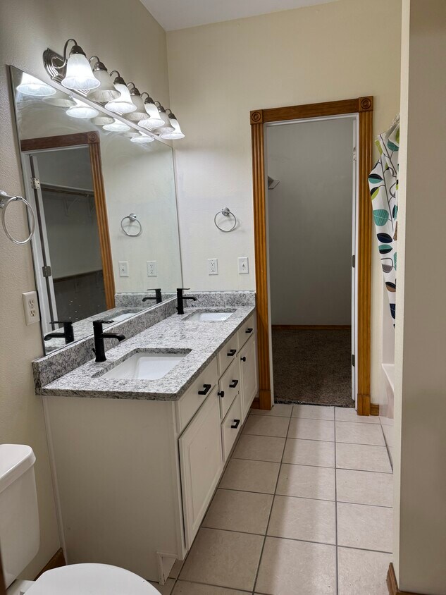 Foto del edificio - 1507 NW Bell Royal Ct