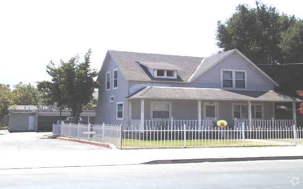 Building Photo - 1220-1222 E Ventura St
